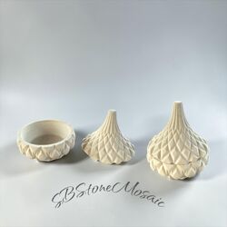 Small round planter with a lid